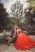 Henna Fotos, Kına Resimleri – Braut im Hennakleid und Bräutigam sitzen auf der Parkbank im botanischen Garten und lächeln in die Kamera. Foto wurde erstellt von Pixeldreams Hochzeitsfotograf aus Köln