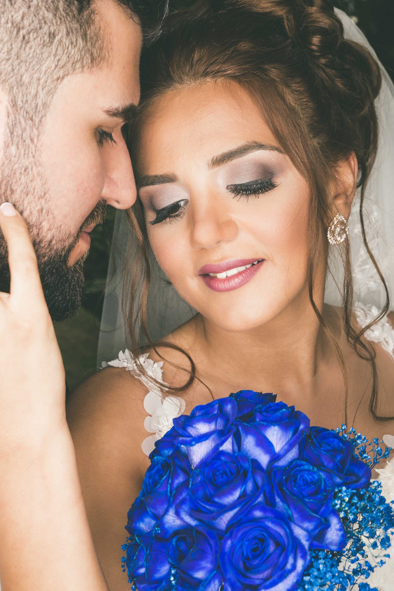 Blauer Brautstrauß aus Rosen mit blauem Flieder