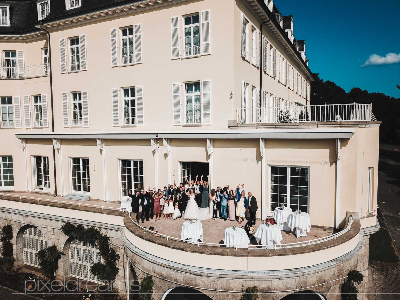 Hochzeitsfoto mit einer Drohne am Steigenberger Grandhotel