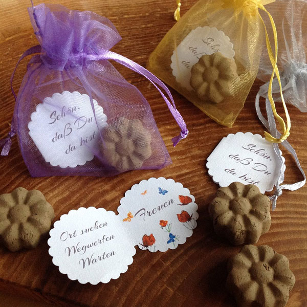 Seedbombs oder Samenbomben Nachhaltiges Geschenk für die Gäste